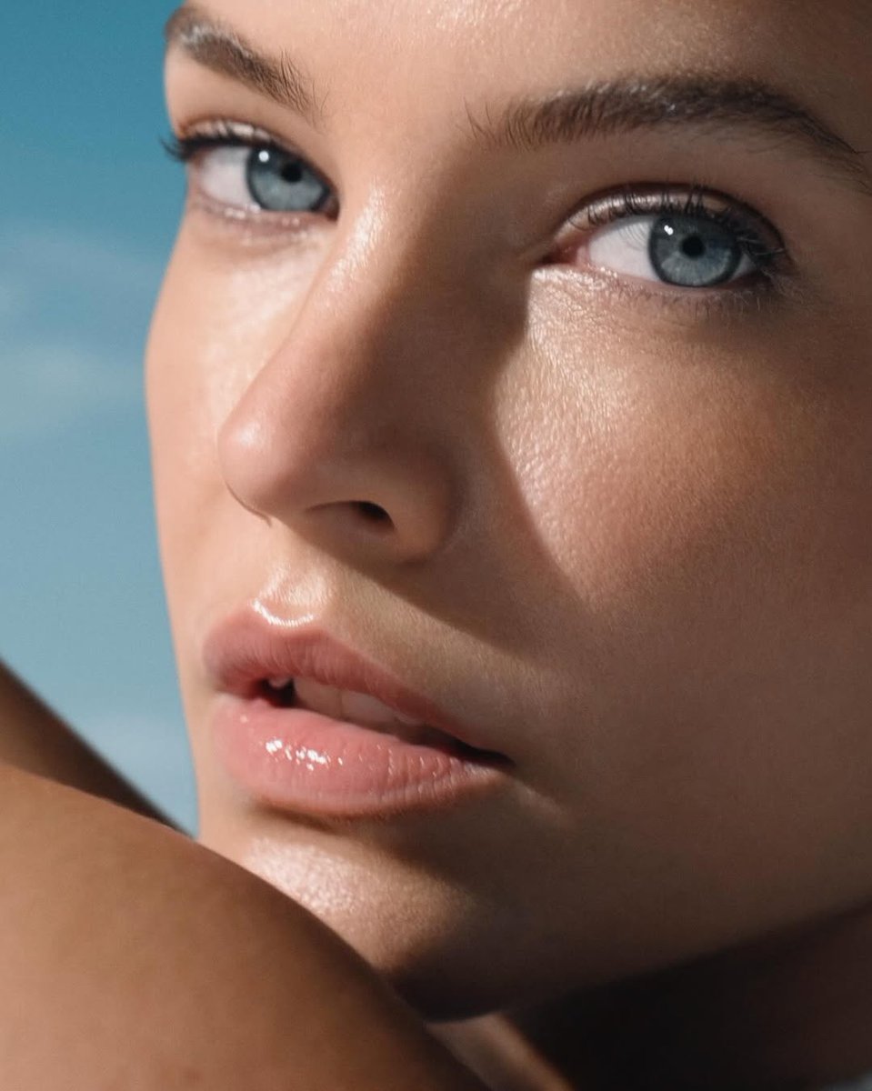 CooperViol32703's tweet photo. Sharing this at last! My latest  campaign is live. I’ve been loving the Aquasource+ Electrolyte Dewy Gel recently. It’s the ultimate hydration, almost like a glass of water for my face. Swipe for some favorite backstage moments! 💛 https://t.co/A4vZwLZrrB