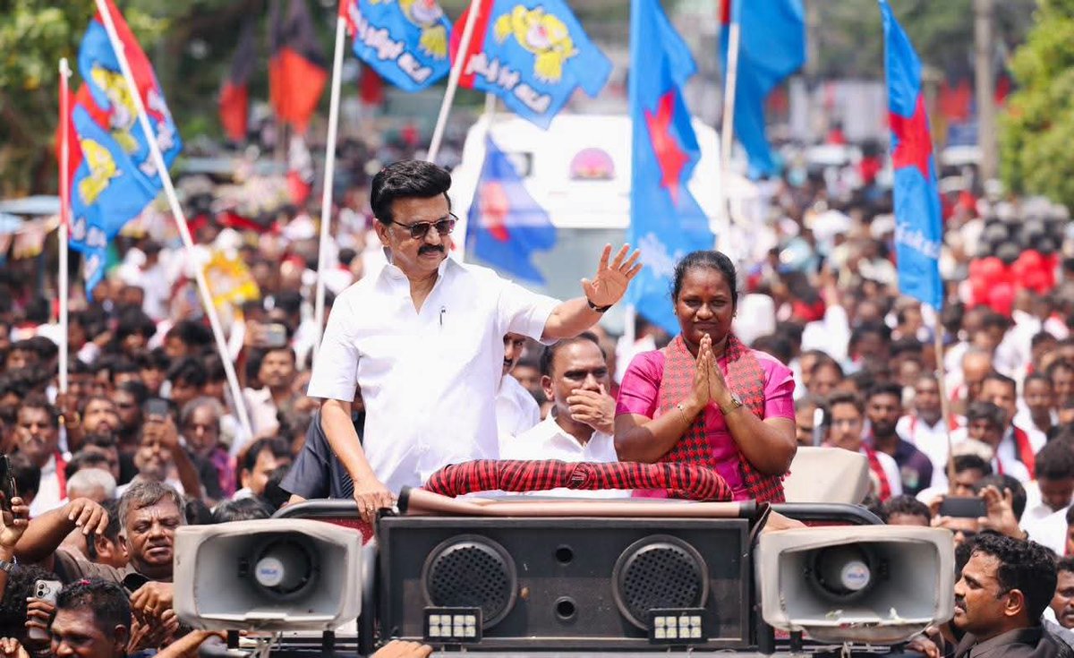 Bhuvaneswarie1's tweet photo. தாராபுரம் தொகுதியில் சகோதரி #சுகன்யாவுக்கு வாக்கு சேகரித்து #தொண்டர்களின் உற்சாக வரவேற்பில், மக்கள் வெள்ளத்தில் மிதந்து வந்தார் எங்கள் திமுக தலைவர் முத்துவேல் கருணாநிதி ஸ்டாலின்.

#cmmkstalin https://t.co/OzFT1HOBF6