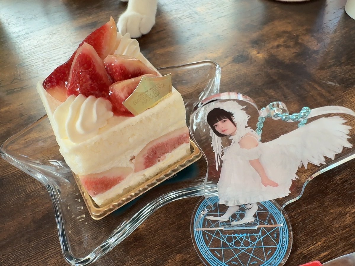 yl_natsuki's tweet photo. 昨日無花果のケーキ初めて食べた🎶 https://t.co/Tpcy5ZY5yR