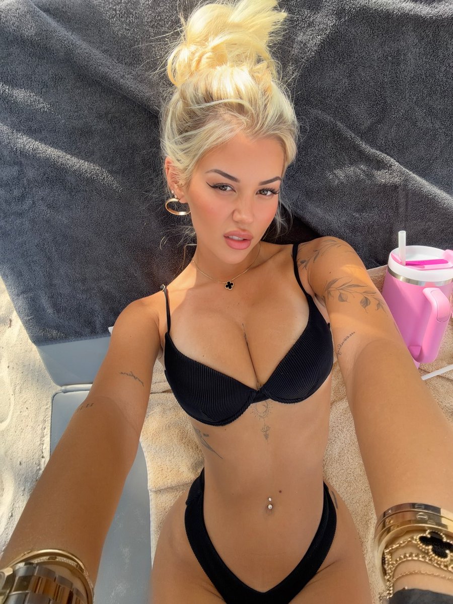 realsamantra's tweet photo. Good morning to everyone who loves blondes😋 https://t.co/9qgbi0GEin