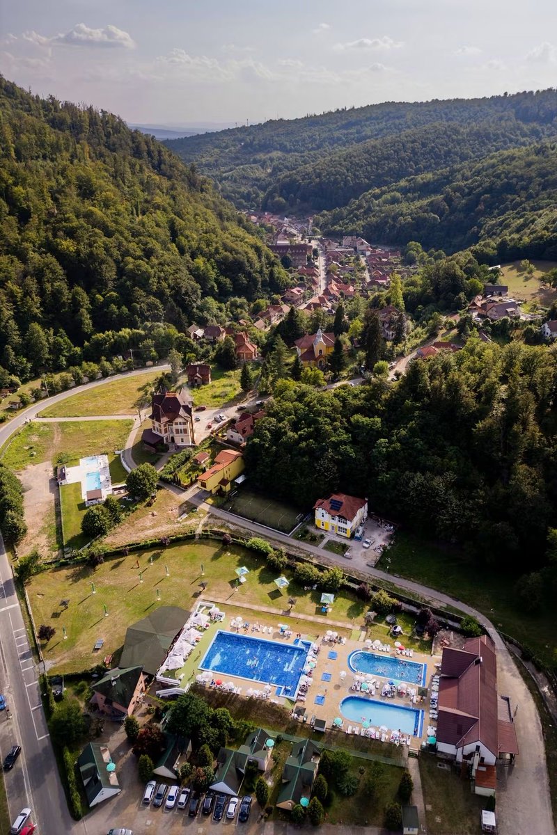 Travel_2Romania's tweet photo. Stațiunea #Moneasa #Arad vi se dezvăluie, în toată splendoarea, sâmbătă, de la 14:45, la @KanalD_Romania . 💙
Vedeți cum a fost sezonul acesta la Aqua Strand Moneasa, dar și cum arată o zi relaxantă, petrecută în inima naturii, pe Aleea Nuferilor. 🤩
📸 Ciprian Vlăduț (Cipane) https://t.co/3h0AjQY8ea