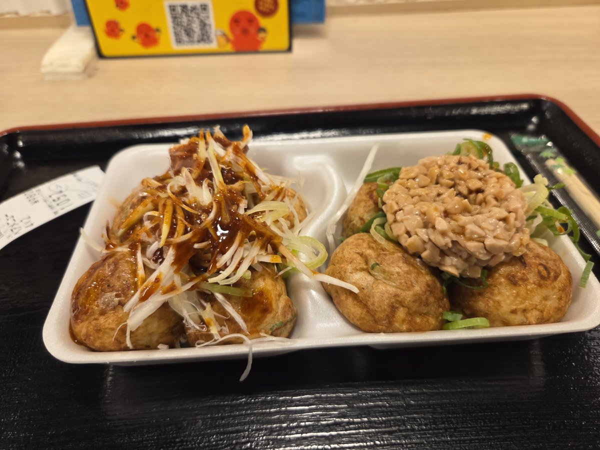 daruo1013's tweet photo. ピリ辛白髪ねぎたこ焼きと納豆がけたこ焼き
ラー油×白髪ねぎは万能過ぎるし、納豆はひきわりってのがポイント高い。 https://t.co/Hc6flYycW1