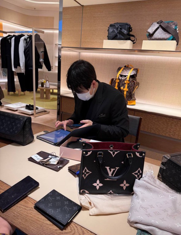ConwayEste64430's tweet photo. ママとショッピングなう！
ついでに買ってもらいました！ https://t.co/2JT6mMGq0E