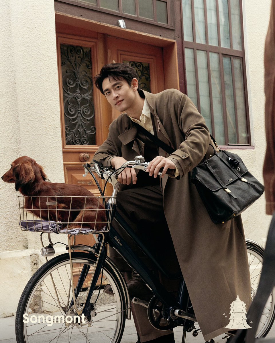SongmontGlobal's tweet photo. Chinese actor Wang Tianchen slows down in the streets of Paris, meeting its smallest residents along the way.

Explore more at https://t.co/As6BDufcSl

#SongofMont https://t.co/YyEZQ1IZdO