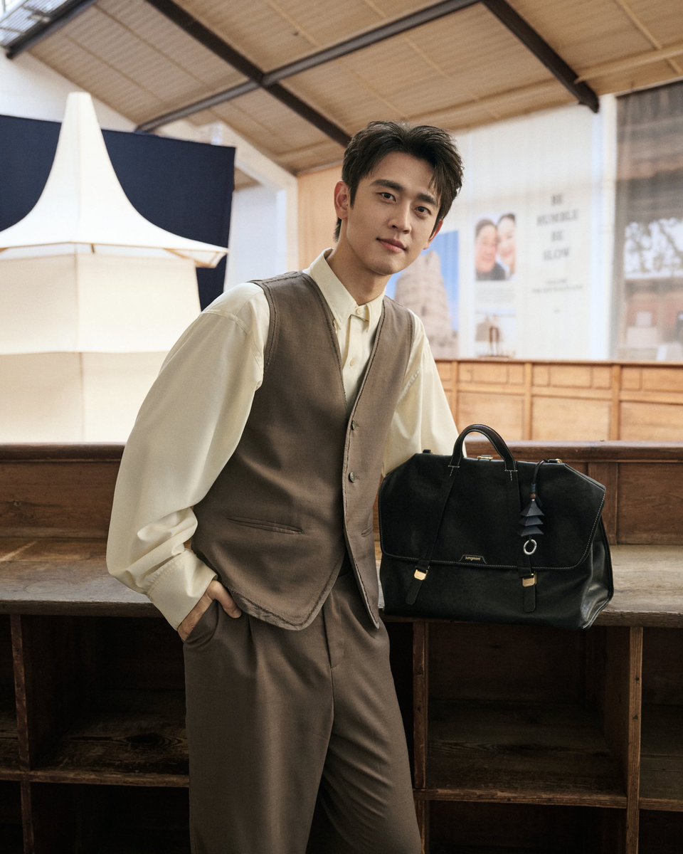 SongmontGlobal's tweet photo. Chinese actor Wang Tianchen slows down in the streets of Paris, meeting its smallest residents along the way.

Explore more at https://t.co/As6BDufcSl

#SongofMont https://t.co/YyEZQ1IZdO