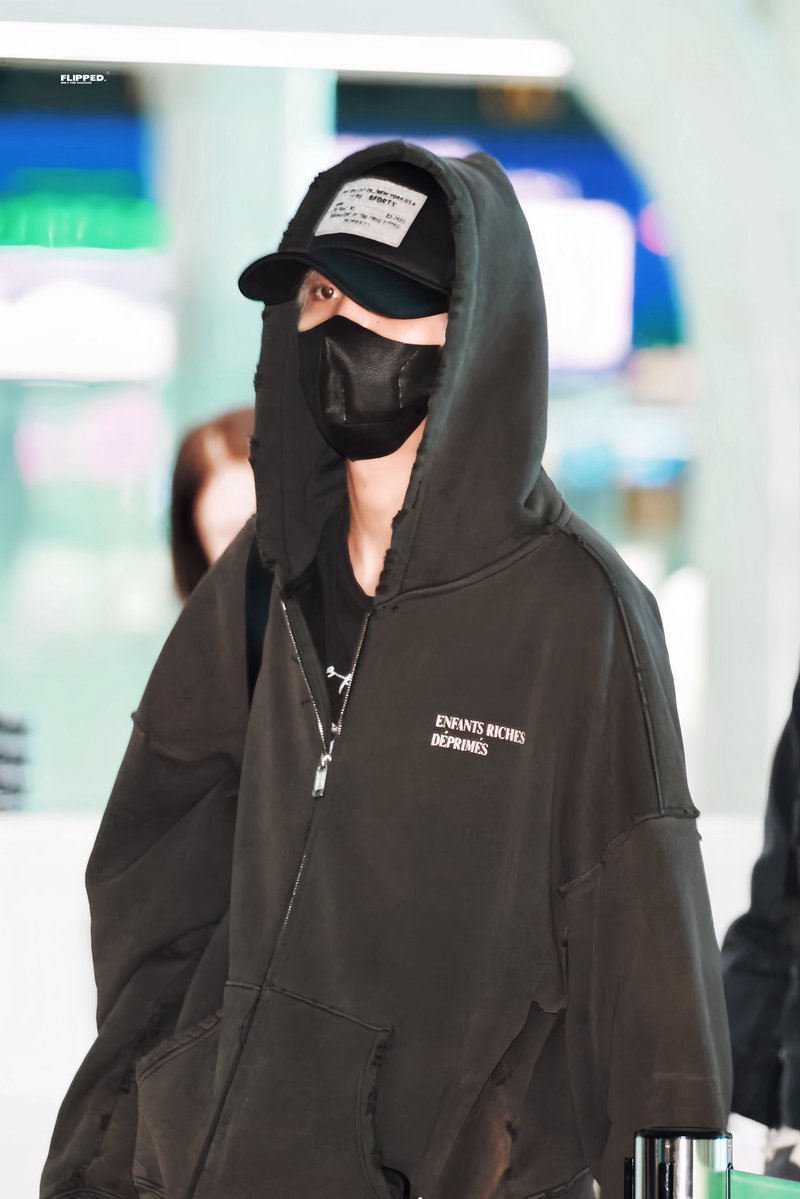 FLIPPED_HaeChan's tweet photo. 261002 출국 

#해찬          #HAECHAN         #NCT127 https://t.co/N5y1bEkRbi