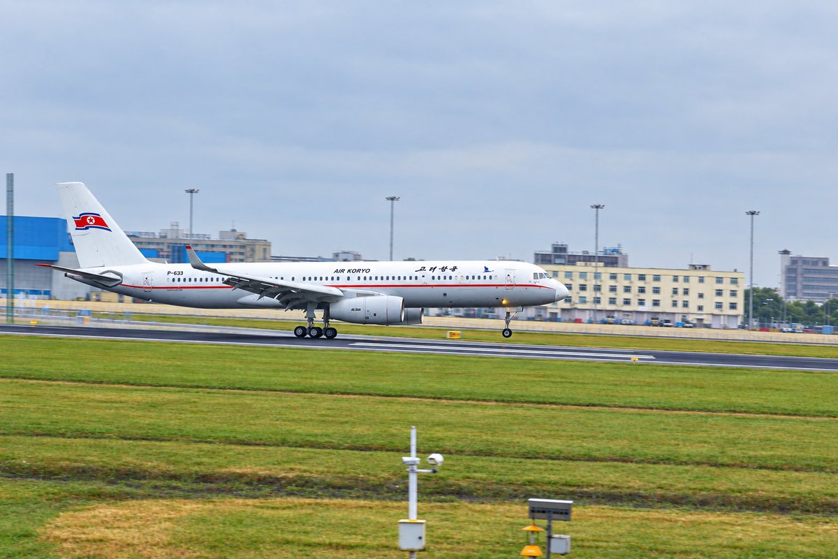 89Hdg's tweet photo. 来自朝鲜的Tu204-100B客机，搭载两个PS-90A涡扇发动机，注册号P-633，拍摄自沈阳桃仙国际机场（如有错误欢迎指出）
注：p1为ai修改版本，p2是我自己用LR修的，p3是原图
ISO100，曝光时长1/100，f22
你们喜欢哪一个版本呢 https://t.co/3TuUQ4Q9xC