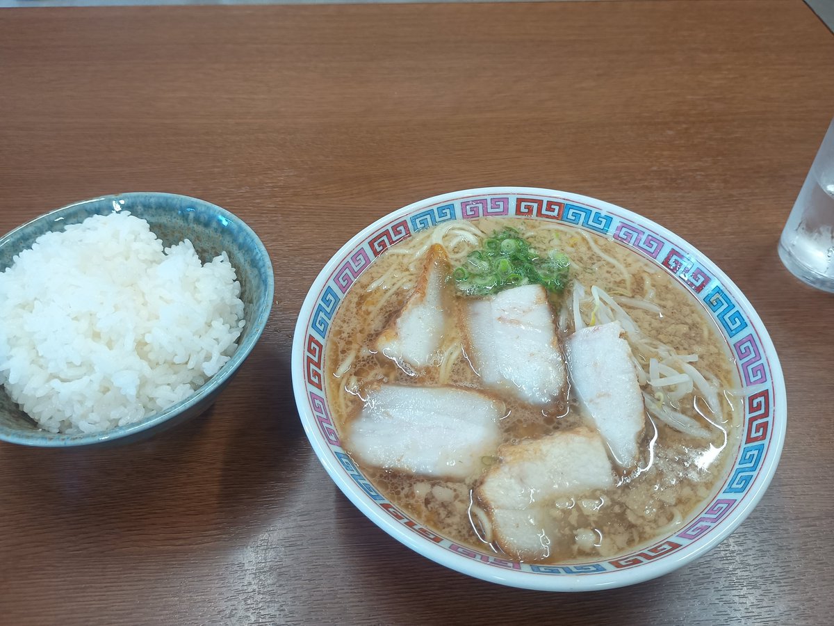 G_Musya's tweet photo. 滝野社の中華そば大橋で昼飯🍜 https://t.co/2cevsqOy30