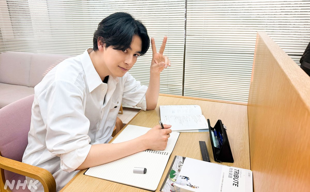 nhk_dramas's tweet photo. 🌙#夜ドラ【#税金で買った本📚】
月曜から木曜 夜10:45〜11:00

激重から立ち直った灰坂
のびのびとしたオフショットをどうぞ！

#奥平大兼 #新原泰佑 
📲配信はこちらから
https://t.co/oFFU2lcWMZ https://t.co/uTJoeJ9GOh