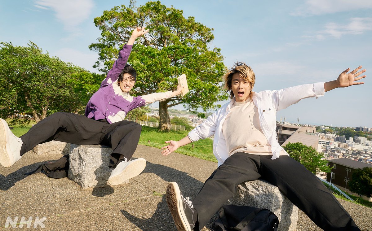 nhk_dramas's tweet photo. 🌙#夜ドラ【#税金で買った本📚】
月曜から木曜 夜10:45〜11:00

激重から立ち直った灰坂
のびのびとしたオフショットをどうぞ！

#奥平大兼 #新原泰佑 
📲配信はこちらから
https://t.co/oFFU2lcWMZ https://t.co/uTJoeJ9GOh