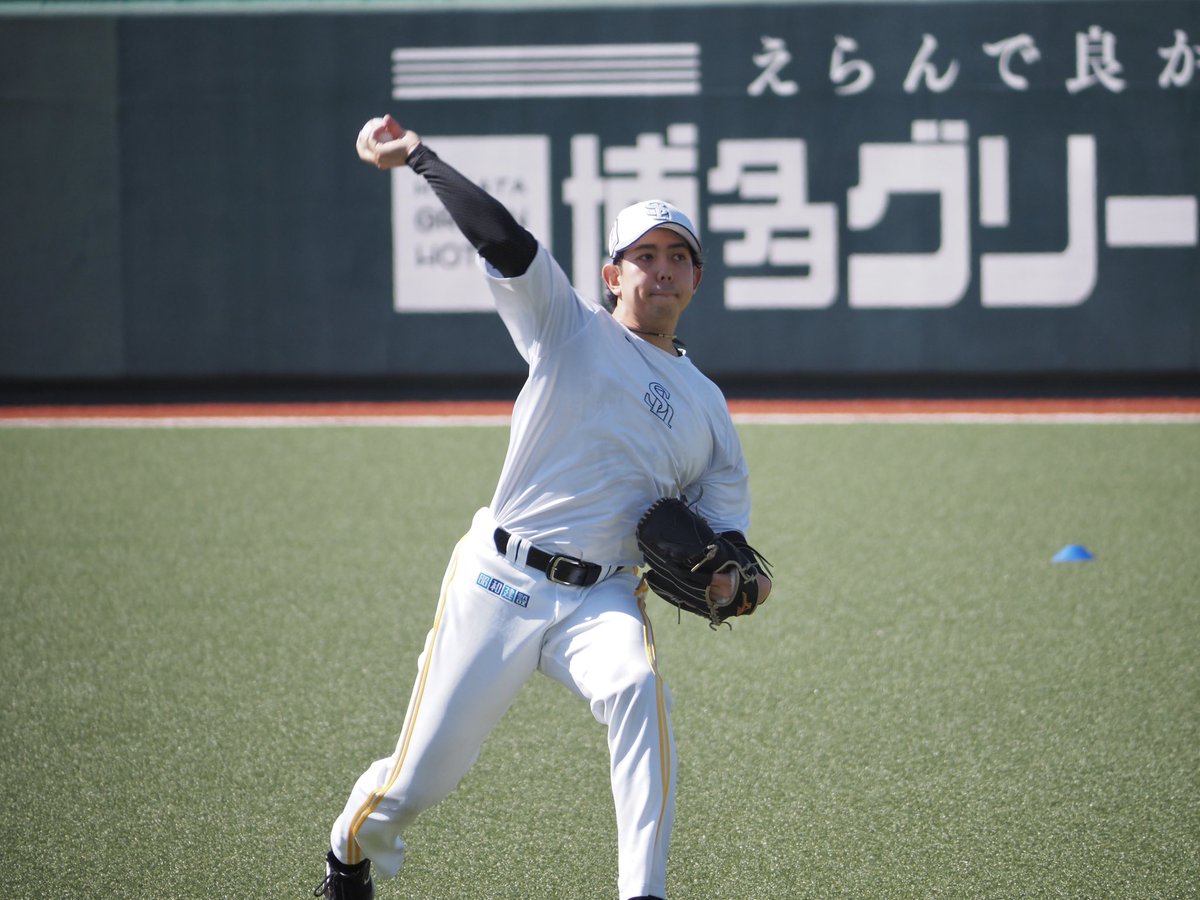Bambies2025's tweet photo. リハビリ組の投手陣⚾️
晴天の下、キャッチボール☀️

#sbhawks
#Bambies https://t.co/u1pSObG65l