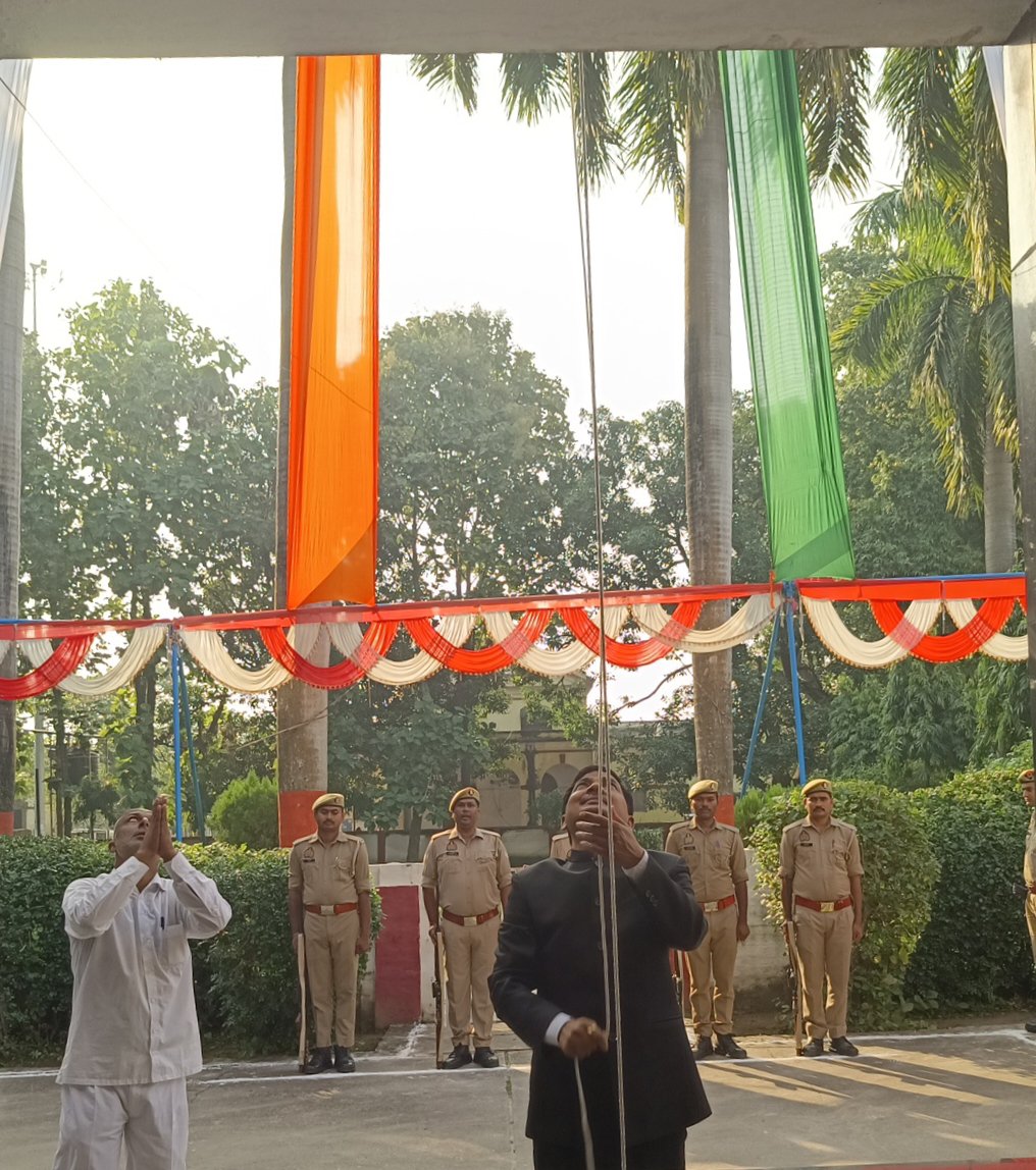 dmgonda2's tweet photo. गाँधी जयंती के अवसर पर कलेक्ट्रेट में ध्वजारोहण किया गया। साथ ही सभी अधिकारियों एवं कर्मचारियों को शपथ दिलाया गया।
#गांधी_जयंती
#गोण्डा_उत्तर_प्रदेश https://t.co/4CytBPN5kR
