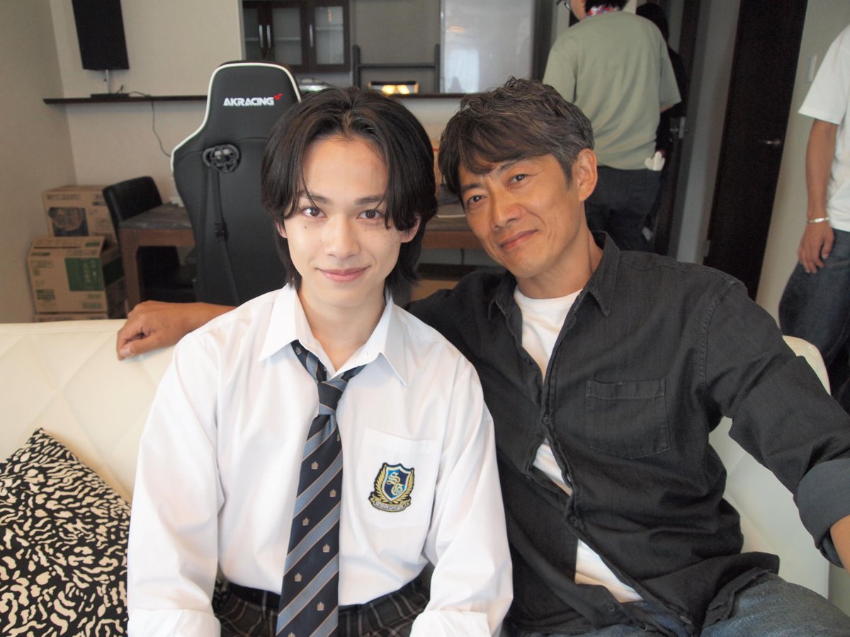 GTO2026summer's tweet photo. ❬❰ 𝒐𝒇𝒇 𝒔𝒉𝒐𝒕 ❱❭

最終回オフショット集📸✨

「自分に仲間なんか…」と思っていた理事長。

鬼ッチが一番尊敬する先生の孫であることを知り、
胸を張って生きていくことを決意。

少しずつ1年B組のみんなと
打ち解けていく姿を、ぜひ本編でご覧ください！

最終回はTVerにて
【10/12(月)まで】無料配信中🫵
#GTO
#反町隆史
#及川桃利 #川口和空 #柴崎楓雅 #難波碧空 #LILLEAGUE #西浦心乃助 #TheRightLight #森本陸斗