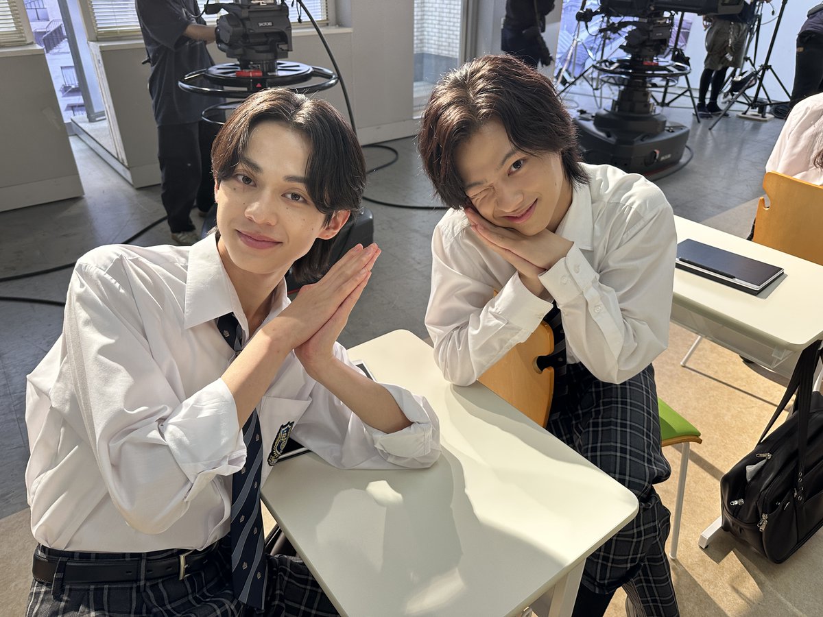 GTO2026summer's tweet photo. ❬❰ 𝒐𝒇𝒇 𝒔𝒉𝒐𝒕 ❱❭

最終回オフショット集📸✨

「自分に仲間なんか…」と思っていた理事長。

鬼ッチが一番尊敬する先生の孫であることを知り、
胸を張って生きていくことを決意。

少しずつ1年B組のみんなと
打ち解けていく姿を、ぜひ本編でご覧ください！

最終回はTVerにて
【10/12(月)まで】無料配信中🫵
#GTO
#反町隆史
#及川桃利 #川口和空 #柴崎楓雅 #難波碧空 #LILLEAGUE #西浦心乃助 #TheRightLight #森本陸斗
