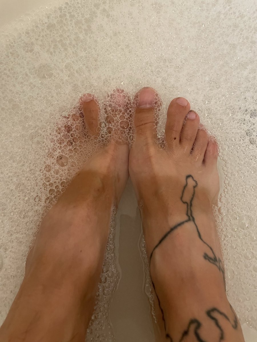 DelAtalanta's tweet photo. Do you prefer clean feet? Or do you like them dirty? 😏 #feetfetish #toes #tattooedfoot #footfetish #suckonmytoes #sandaltan https://t.co/ajZlIziJU8