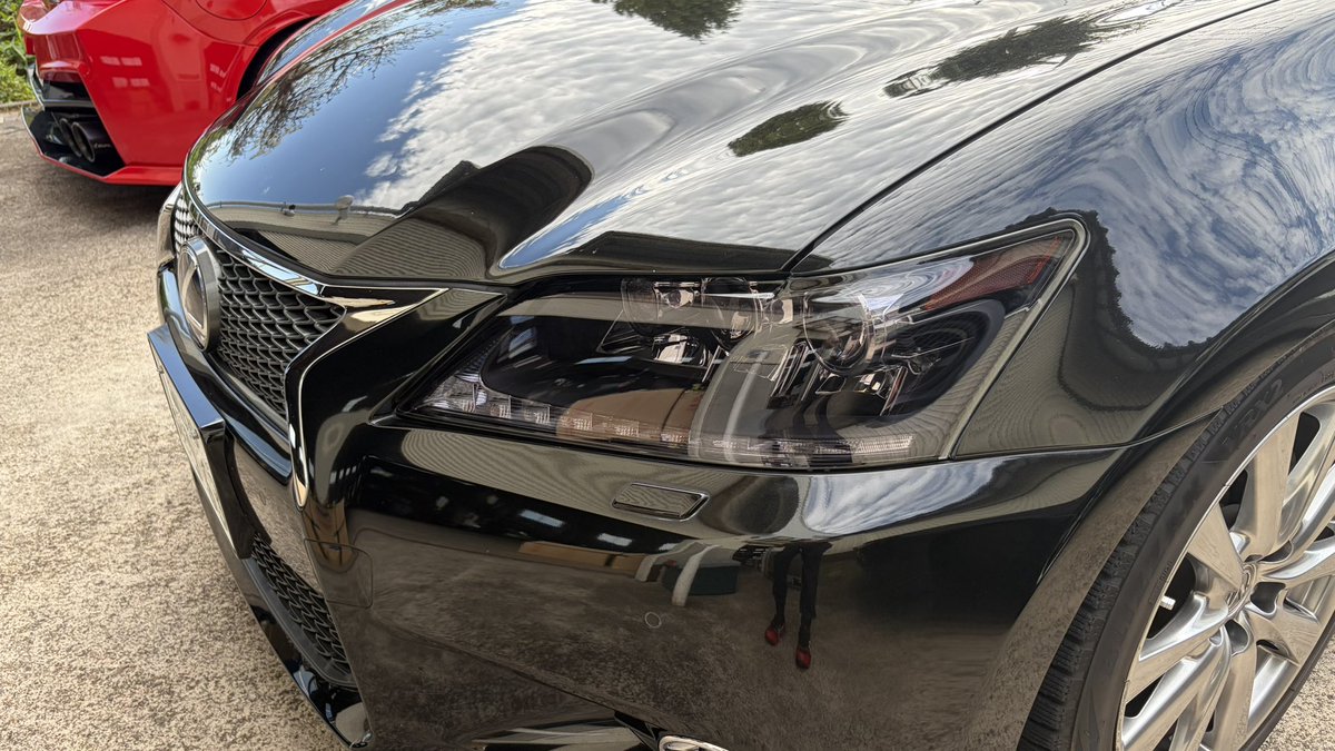 statzm_official's tweet photo. 石川県小松市O様

ご成約頂きましたレクサスGS300H、本日納車でした。

この度はありがとうございました。

納車点検時に、ヘッドライトにプロテクションフィルム｢DINO SHADE｣を施行。スモーク調で見た目も引き締まりました。ヘッドライトの黄ばみ防止にもなりますし、夜間の光量も落ちないのでおすすめです。

中古車販売もお任せください。

お問い合わせはメッセージにてお願いします。

#statzm  #スタッズエム