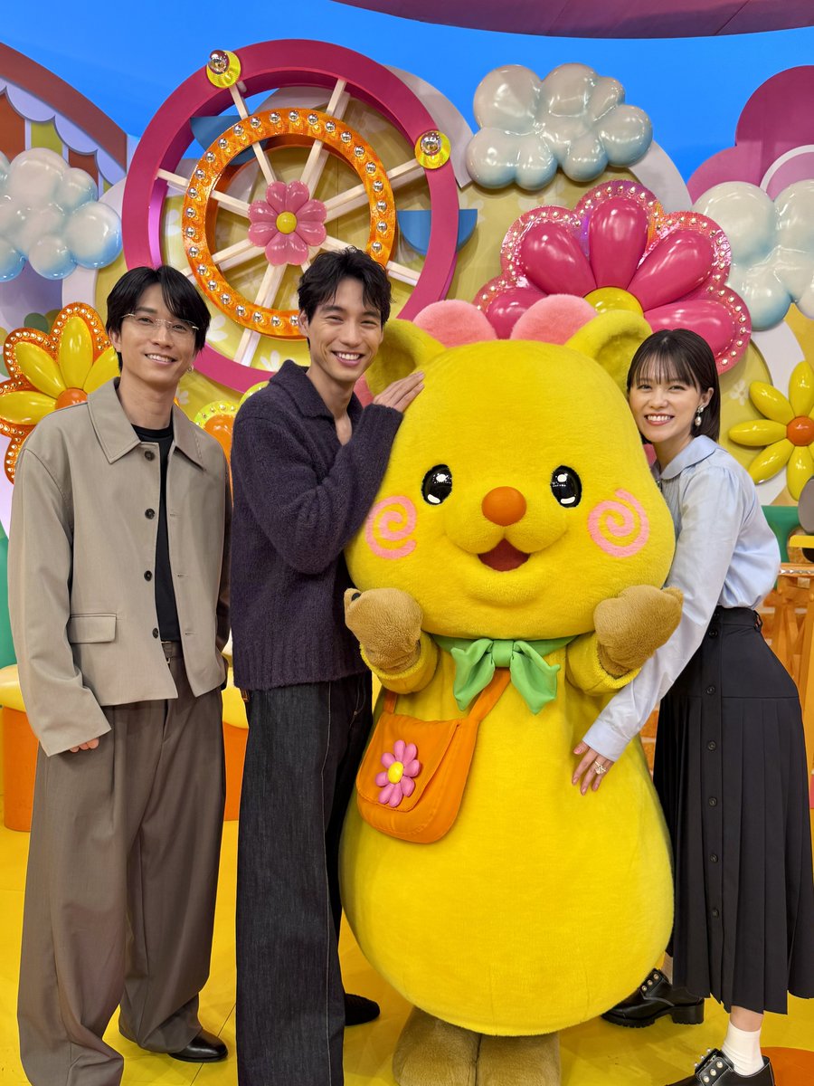 hideandseek_ntv's tweet photo. ／
#ハイドアンドシーク 0秒前の彼女
𝟏𝟎月𝟒日(日)よる𝟏𝟎時𝟑𝟎分𝐒𝐓𝐀𝐑𝐓
＼

ただいま
福士さん、志田さん、田中さんの3人が
日テレを電波ジャック中📡⚡️

#DayDay. ご覧いただき
ありがとうございました！
続いては #ヒルナンデス！ に出演中デス！

福士蒼汰
志田彩良
田中樹 https://t.co/04jQbqZ3mr