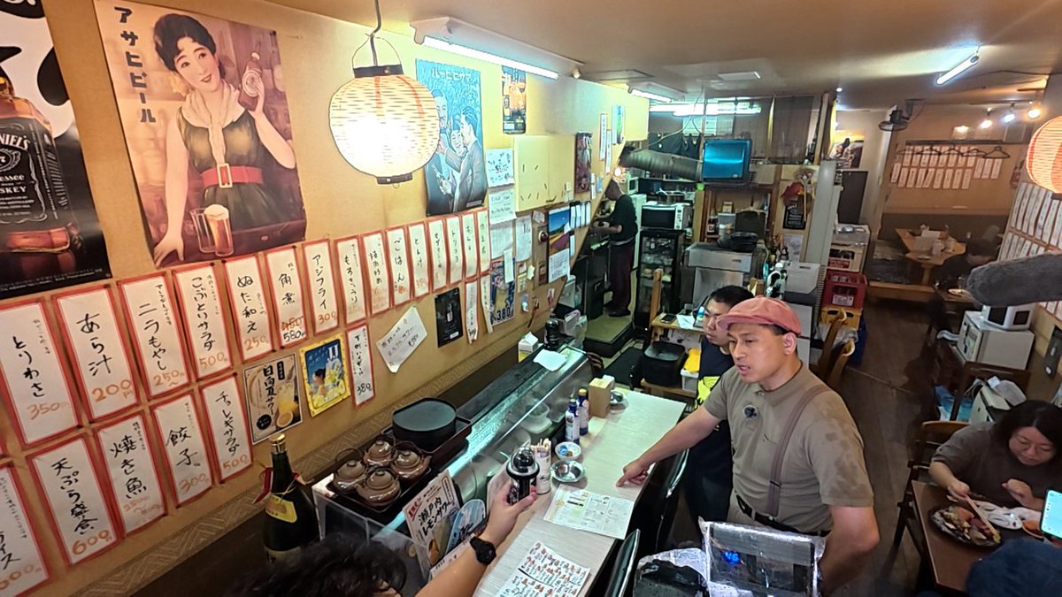BS7ch_PR's tweet photo. ＼待望のシーズン4がいよいよ放送🍺／
『オードリー春日の知らない街で自腹せんべろ』
10月3日(土)よる10時からスタート！📺

#オードリー春日 が“下町情緒あふれる人情タウン”
大田区・糀谷駅で #じばせん 史上初の選択を
迫られる！

さらに、10月6日(火)よる10時放送の
「和田明日香とゆる宅飲み」に春日が参戦！
ライバル番組!?にじばせんお馴染みの
衣装を着て登場！

至高の1000円の使い方をぜひ今シーズンも
お見逃しなく👀✨