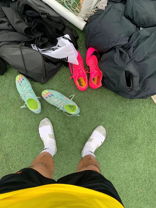 yu_kd31181's tweet photo. 喜欢重口味球鞋球袜的来
一整个足球队的成果
国庆活动 转发评论抽送两双袜子 一双球鞋 两条高弹
10.5开奖 https://t.co/uUA0SBSKbe