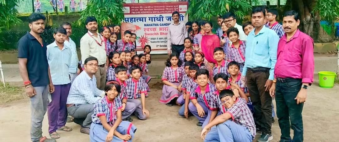 KVFortWilliam's tweet photo. Celebration of Swachh bharat diwas, plantation drive.2/10/26 
@kvsrokolkata 
@KVS_HQ 
@EduMinOfIndia https://t.co/zZFptg0rFQ