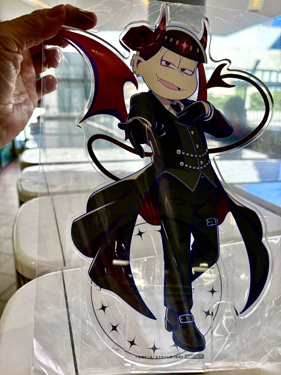 tohmakissho's tweet photo. なんと！当たっちゃいました✨🙀

デカおそ松兄さん❤️が「養って～」と！
養うつもりではありますが、

もし…もし、デカ一松 💜と交換していただける方いらっしゃったら、リプよろしくお願いいたします！🙇‍♀️

またあとで緩募出しますね～
(これにリプでも大丈夫！)

 #おそ松さん https://t.co/JTDO6G9YCN