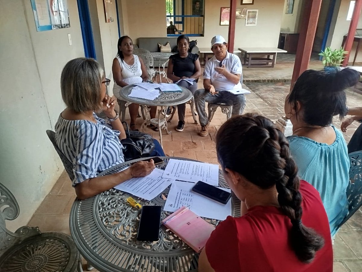 smarthnayade's tweet photo. Se expone la estrategia de trabajo del último trimestre del año en la recién creada Comisión de cuadros del Centro Provincial de Patrimonio Cultural en Holguin, en su propia sede. 
#SomosCulturaHolguín
#Honorholguinero https://t.co/DsppUttqX8