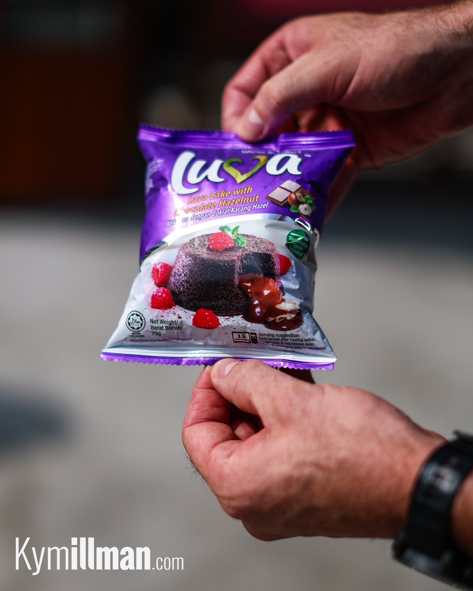 KymIllman's tweet photo. I'LL TAKE THAT

Oscar Piastri was gifted a Luva Chocolate Hazelnut lava cake upon his arrival this morning. It didn't stay with him for long. "I'll take that," said one of his crew.

#f1 #f1content #bahraingp https://t.co/XUatLjvj1g