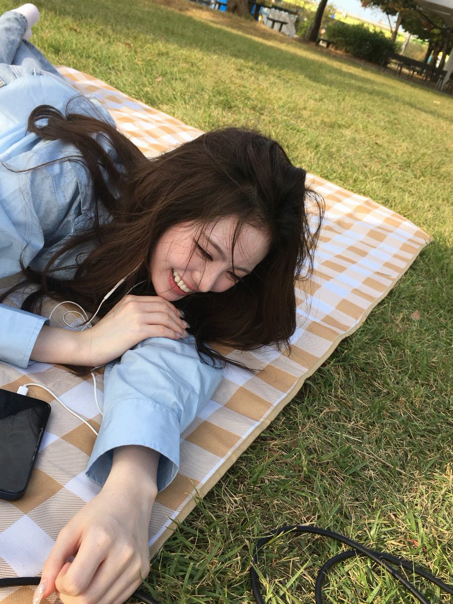 KiiiKiii_talk's tweet photo. 오늘 날씨 좋다 🤍

#KiiiKiii #키키 #SUI #수이 https://t.co/ibYpOcADi9