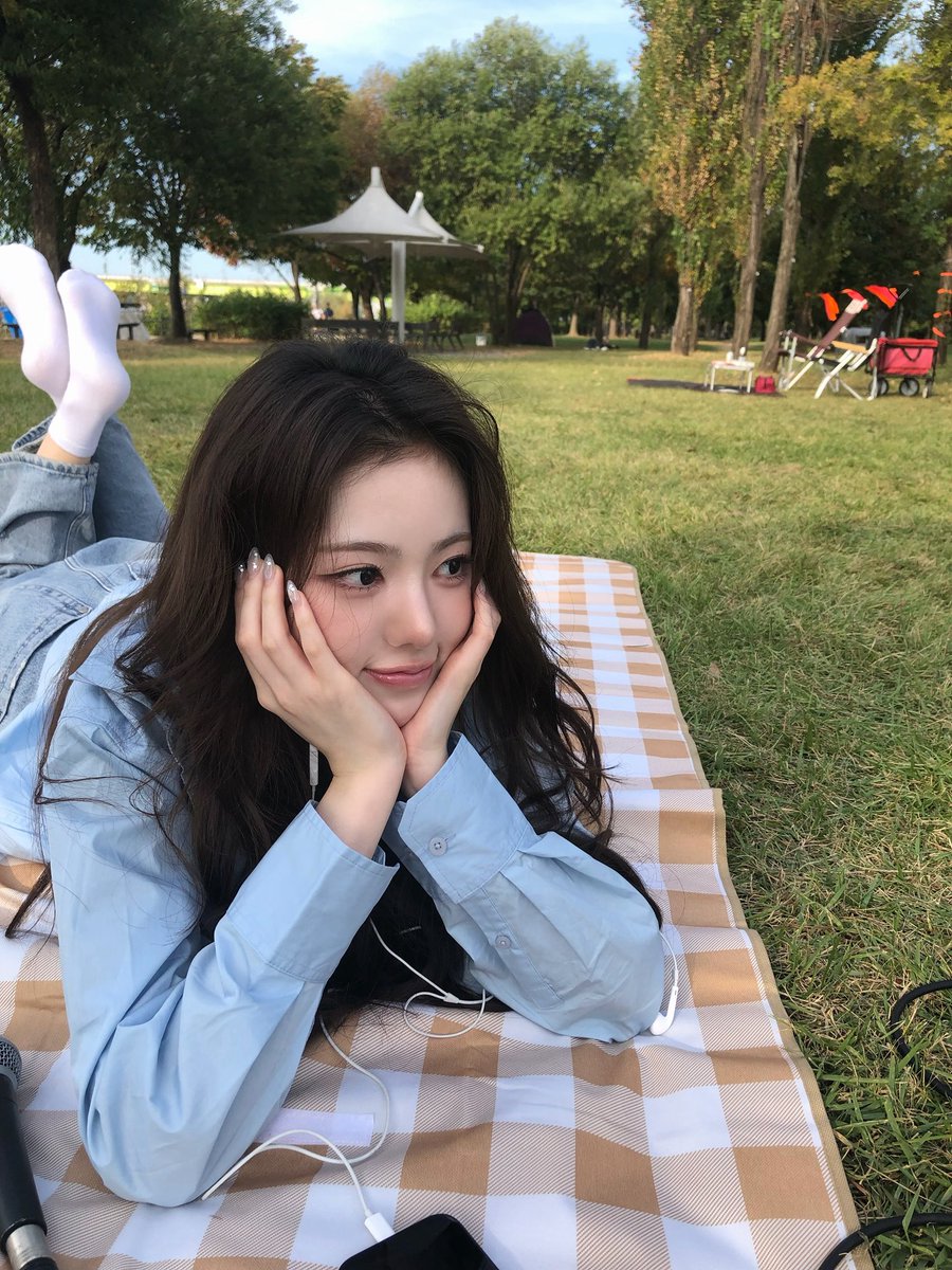 KiiiKiii_talk's tweet photo. 오늘 날씨 좋다 🤍

#KiiiKiii #키키 #SUI #수이 https://t.co/ibYpOcADi9