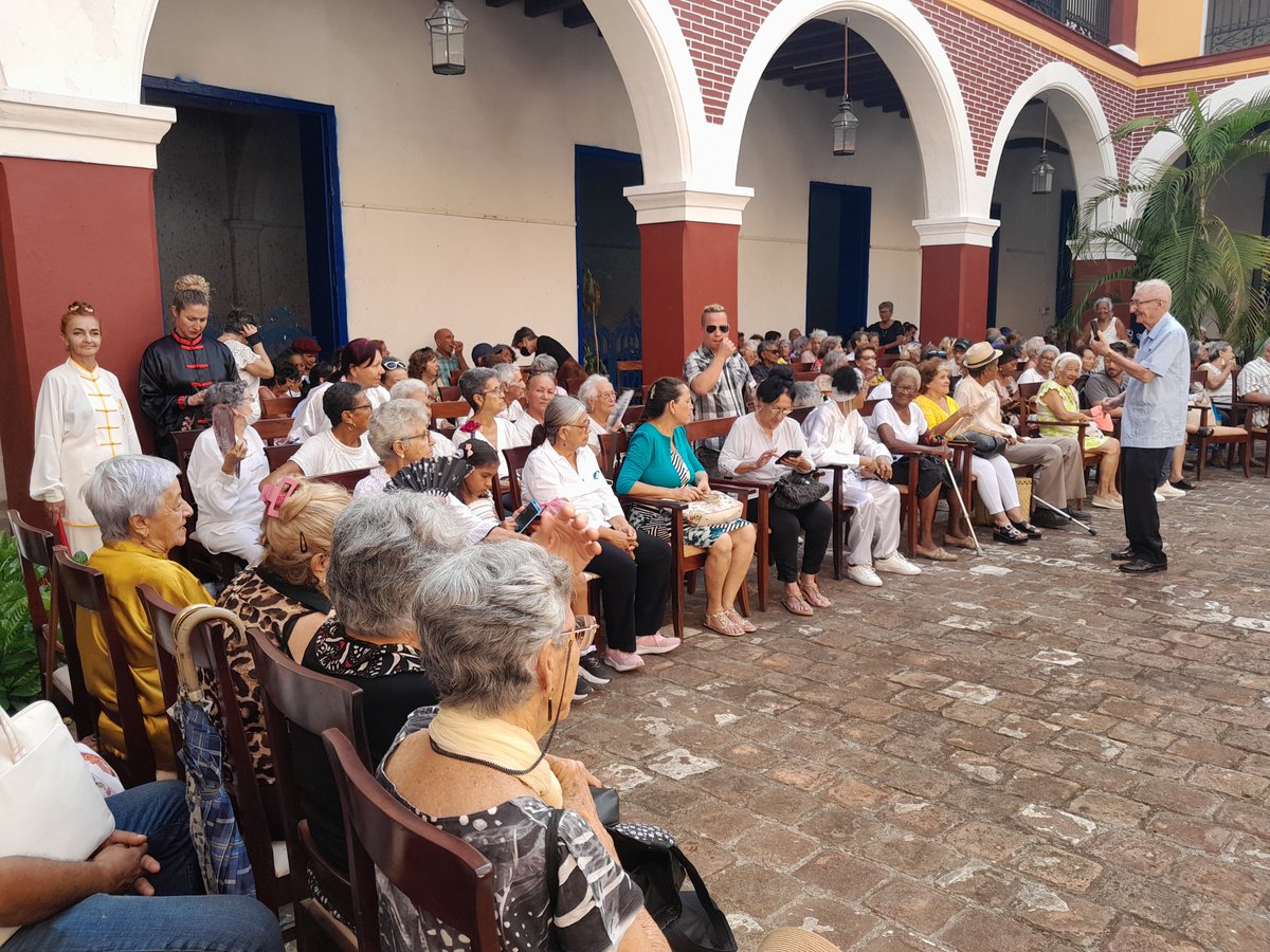 smarthnayade's tweet photo. El Museo Provincial "La Periquera" se convierte en sede de la actividad central por el día del Adulto Mayor.
#SomosCulturaHolguín 
#HonorHolguinero https://t.co/TCDquAHj1z