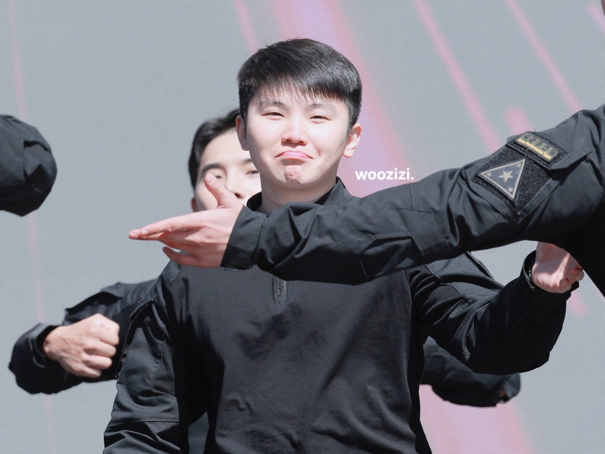 Woozizi_1122's tweet photo. 261002

❤️‍🔥🫠

#세븐틴 #SEVENTEEN #WOOZI #우지 #이지훈 https://t.co/Pu9DNww0vv