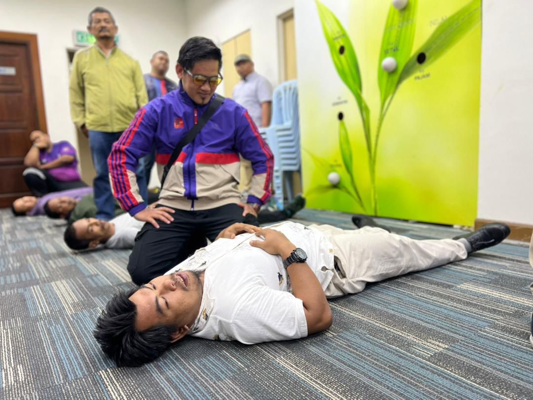gisbtraining's tweet photo. [2] Basic Occupational First Aid (BOFA) Training Day 1 on 19 November 2025 at Seremban, Negeri Sembilan

#GLOBALINFOSKILLS
#GISBTRAINING
#BOFA
#TRAININGPROVIDER
#PENYEDIALATIHAN https://t.co/odu932mdky