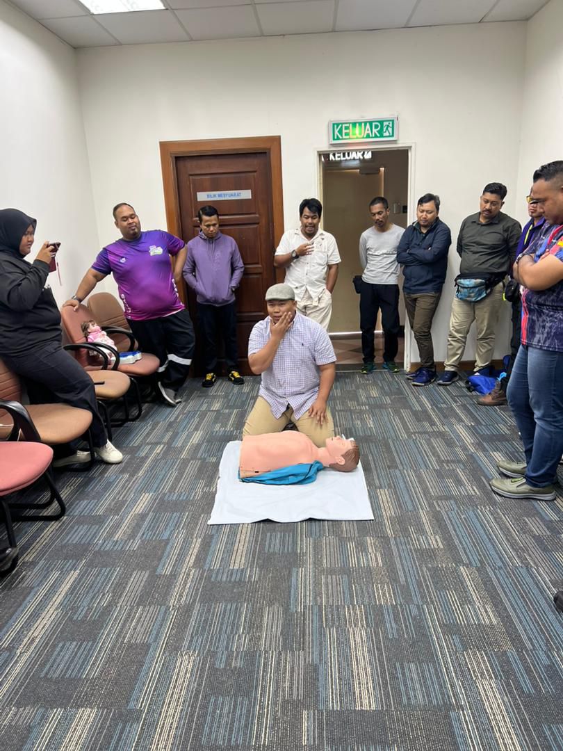 gisbtraining's tweet photo. [2] Basic Occupational First Aid (BOFA) Training Day 1 on 19 November 2025 at Seremban, Negeri Sembilan

#GLOBALINFOSKILLS
#GISBTRAINING
#BOFA
#TRAININGPROVIDER
#PENYEDIALATIHAN https://t.co/odu932mdky