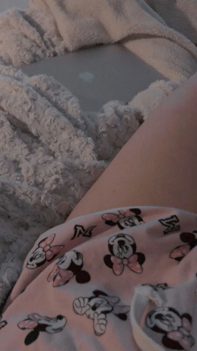 Lara21fm's tweet photo. Buenas noches papis :3 https://t.co/qTqVlfg9w3