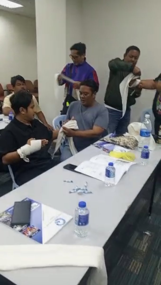 gisbtraining's tweet photo. [1] Basic Occupational First Aid (BOFA) Training Day 2 on 20 November 2025 at Seremban, Negeri Sembilan

#GLOBALINFOSKILLS
#GISBTRAINING
#BOFA
#TRAININGPROVIDER
#PENYEDIALATIHAN https://t.co/QXOHYdpl5H