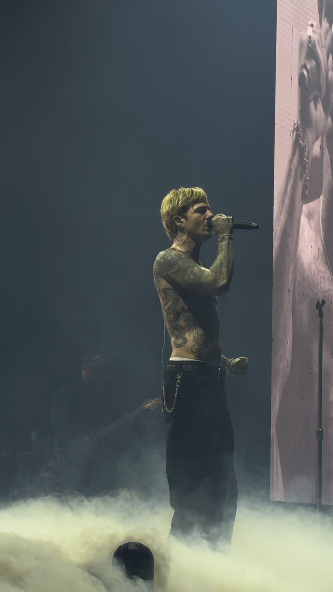 SandraaUV's tweet photo. Ver a The Neighbourhood en vivo dos días seguidos, ha sido de las experiencias más felices que he vivido🩶🌎 @thenbhd #theNBHD https://t.co/BkF4urpOHA
