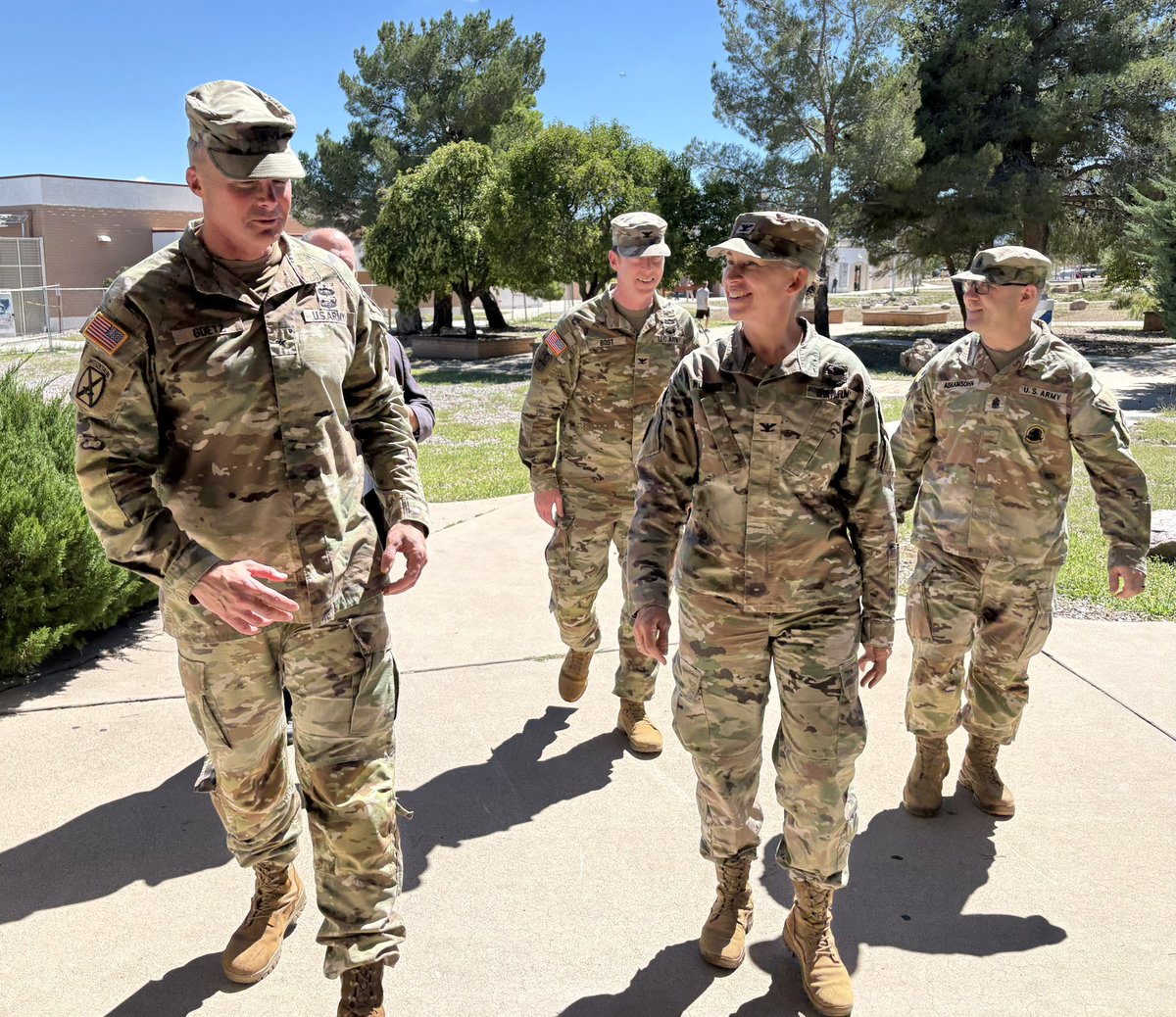 LADistrictUSACE's tweet photo. USACE South Pacific Division Commander Brig. Gen. Joseph Goetz II and Fort Huachuca Garrison Commander Col. Margaret "Dervan" Hughes discuss Sierra Vista and installation priorities Oct. 1 at Fort Huachuca, near Sierra Vista, Ariz. https://t.co/euyWbwVT4e