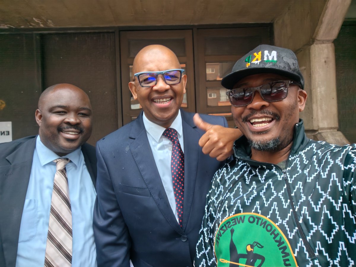 Nhleiks5's tweet photo. Why are haters angry at People's Advocate Dali Mpofu SC?👀👀👀 https://t.co/OnVNfAkM5h