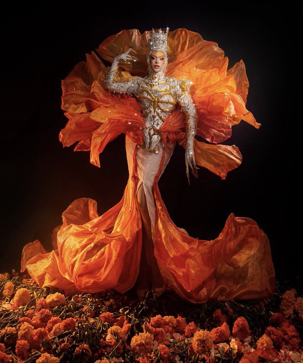 Drag_Crave's tweet photo. Leexa Fox looks spectacular in her Finale Guest Judging look for Drag Race México: Latina Royale. https://t.co/UH4uPJraGJ