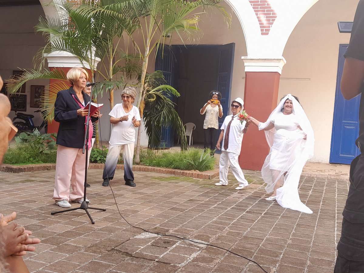 smarthnayade's tweet photo. El día del Adulto Mayor se celebró en el Museo Provincial "La Periquera" con representación teatrales, música y danza. Con la participación del los Clubes de la 3er edad, la Colonia China y Casas de Abuelos.
#SomosCulturaHolguín
#HonorHolguinero https://t.co/KBh6CuChwJ