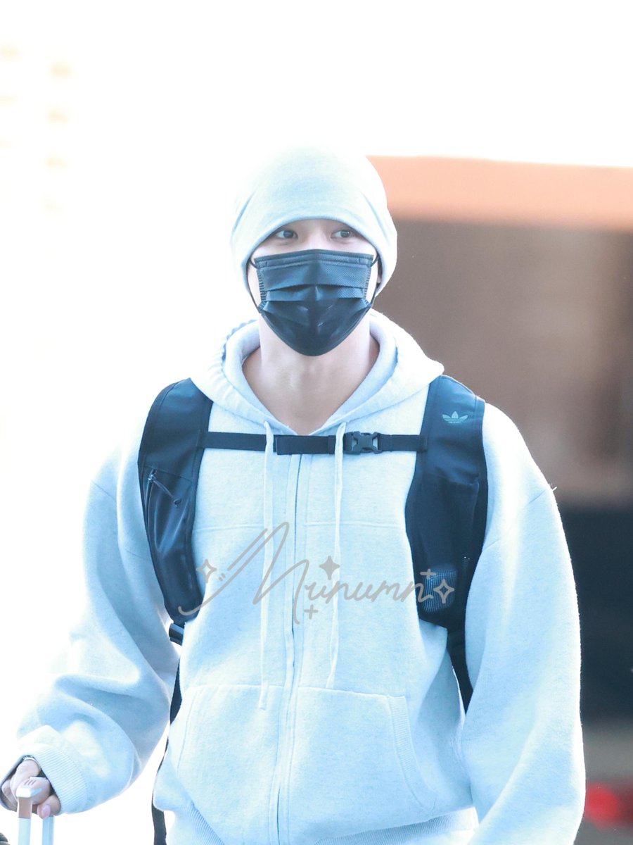 9746zip's tweet photo. 오늘 오전에 공항에서 민규 봤다는 목격담이 올라왔대요 강아지 출국 잘해애애 ♡ https://t.co/yB7PHOwdKy