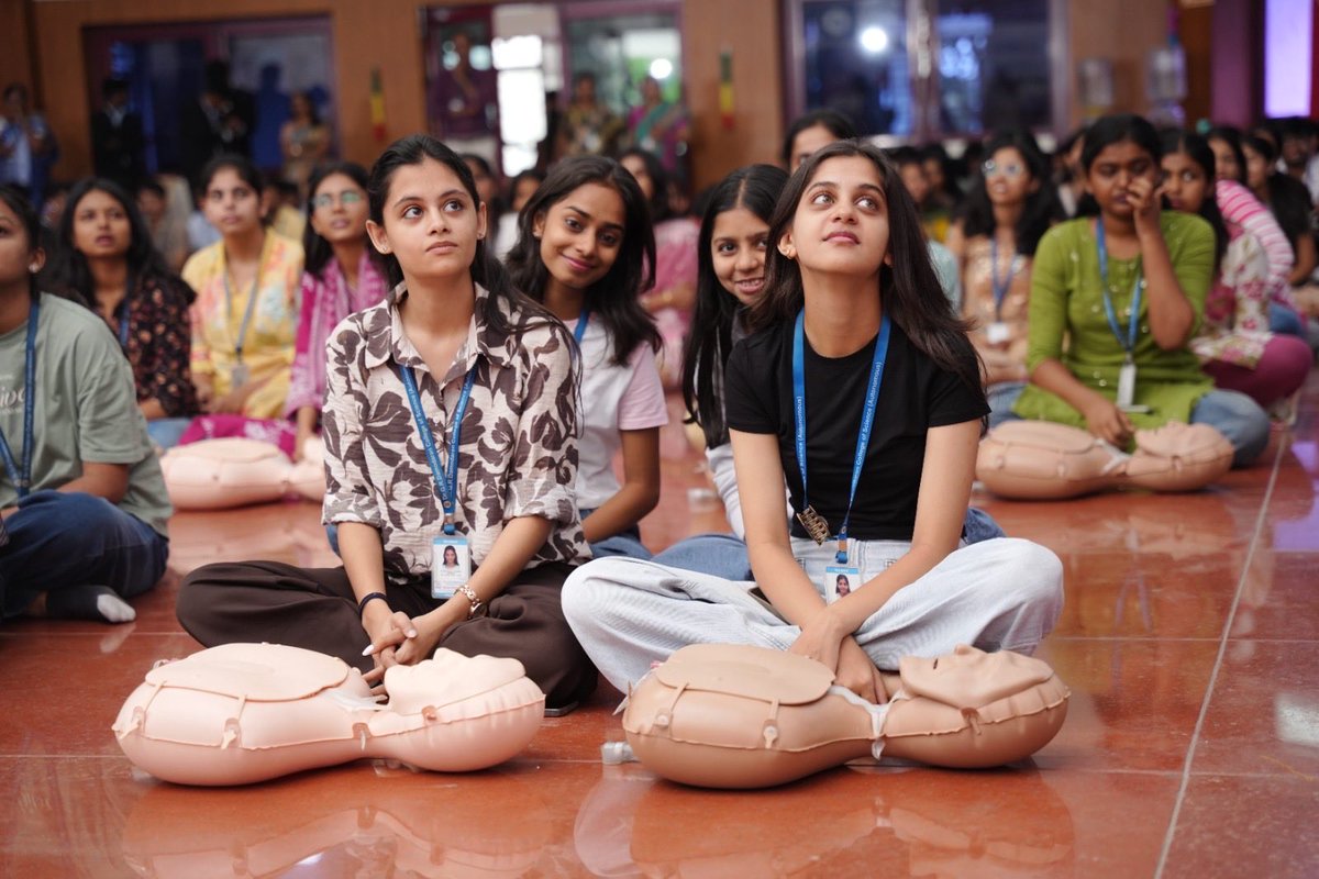drkkr's tweet photo. We prepare students for their careers. Are we preparing them to help when someone’s life is at stake?

In campus 1,200+ students volunteered for lifesaving training with Ganga Hospital’s team and two AIIMS doctors.

Every campus should teach this. ❤️

#BystanderToLifesaver https://t.co/91spuOdWwr