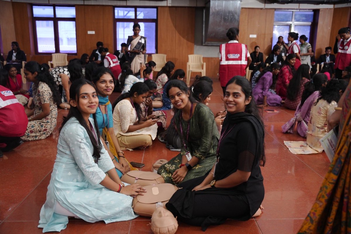 drkkr's tweet photo. We prepare students for their careers. Are we preparing them to help when someone’s life is at stake?

In campus 1,200+ students volunteered for lifesaving training with Ganga Hospital’s team and two AIIMS doctors.

Every campus should teach this. ❤️

#BystanderToLifesaver https://t.co/91spuOdWwr