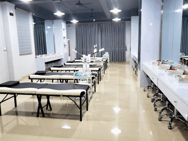 scout_rusty_85's tweet photo. "The 季胁医仪 brings precise care to every patient—innovation that heals with dedication. #MedicalInnovation"， https://t.co/R124MGwQO6
