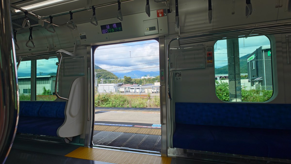 NN115_1116's tweet photo. E131系乗ってきた
発車時にﾀﾞﾀﾞﾀﾞﾝってならないし、ドアもバタバタ言わないし、笹子Tでフルノッチ高速域でも会話成立するし、放送は全部聞き取れるし、つり革は三角いっぱいぶら下がってるし、車内LEDも補助案内としては十分
中央ローカル向けの新車としてはとてもいい車だよ https://t.co/eYqdgzIJMK