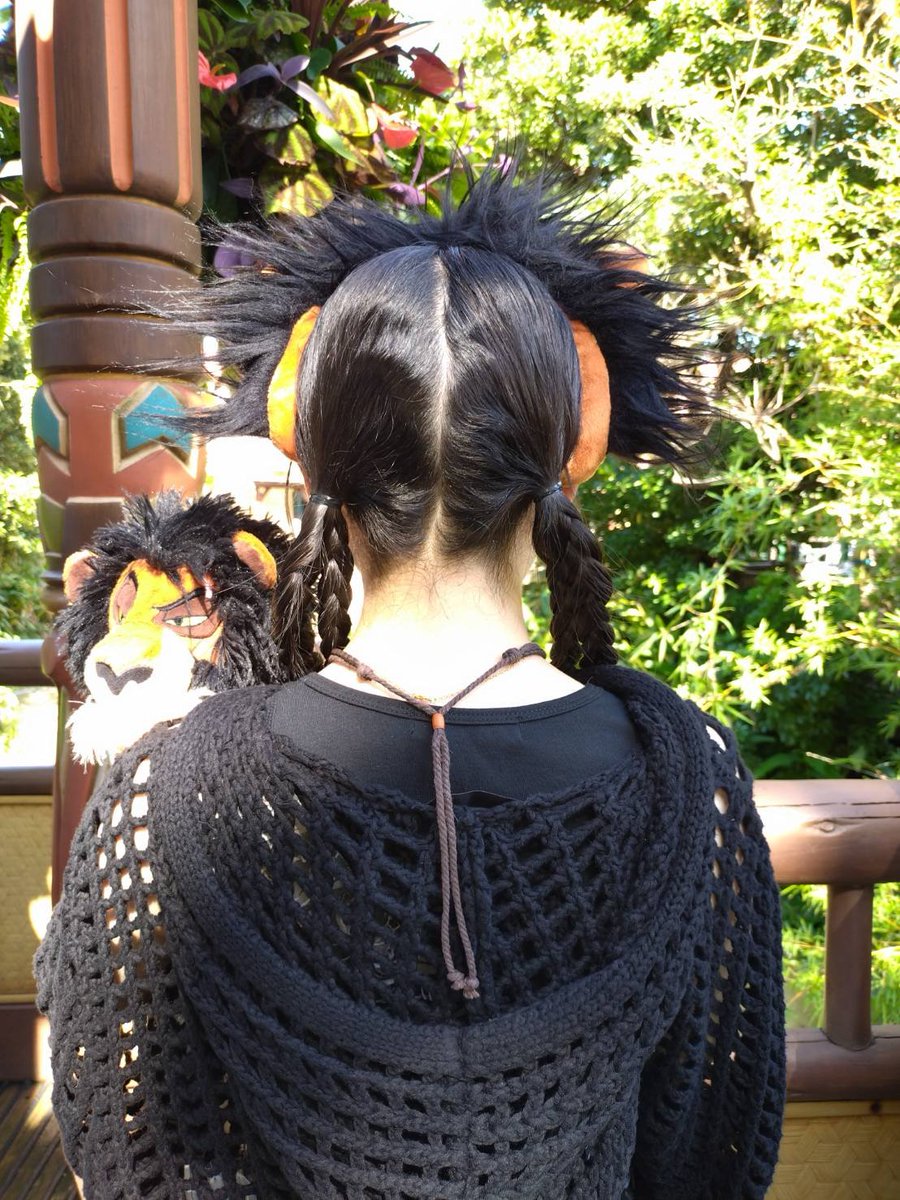 val_rie_m's tweet photo. 1日スカーのカチューシャで過ごしてわかったこと
・ボサボサはデフォ
・似合うかどうかは髪型次第かも
・バッグに着けてる人は見かけたけど頭にしてる人自分しかいなかった
でもやっぱ好きなのつけるのが1番だね🦁 https://t.co/1YCXYNR2eB