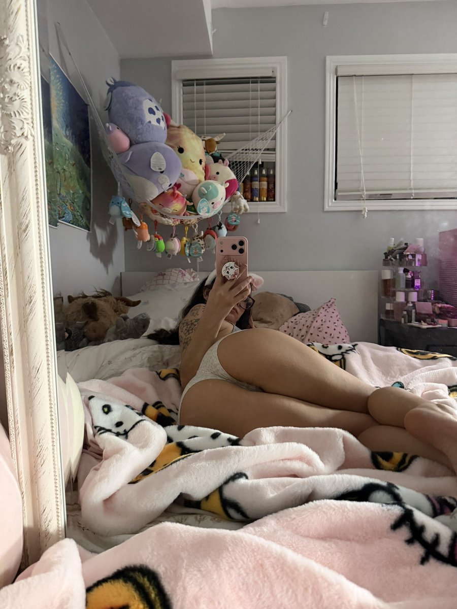 brattykittykate's tweet photo. me + u + ur bed = ? https://t.co/vXvFU3RrGB