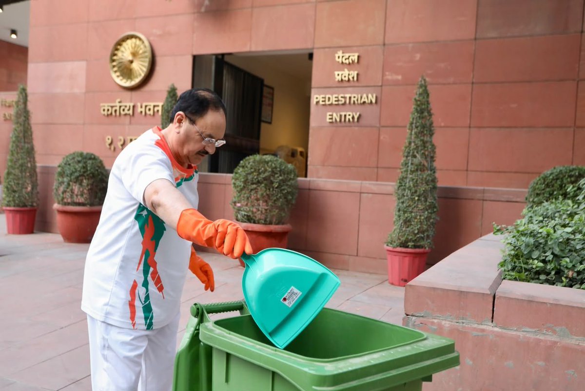 JPNadda's tweet photo. आदरणीय प्रधानमंत्री श्री @narendramodi जी के आह्वान पर वर्ष 2014 में आरंभ किया गया ‘स्वच्छ भारत अभियान’ आज एक सशक्त जन आंदोलन का रूप ले चुका है।

गांधी जयंती के अवसर पर आज नई दिल्ली स्थित कर्तव्य भवन-1 के समीप स्वच्छता के लिए श्रमदान किया और पूज्य बापू के स्वच्छता संदेश को आगे बढ़ाया।

स्वच्छता को दैनिक जीवन की जिम्मेदारी बनाकर स्वच्छ, स्वस्थ और सुंदर भारत के निर्माण में सभी की भागीदारी सुनिश्चित करना ही हमारा संकल्प है।

#SwachhataHiSewa2026 #सेवा_संकल्प_अभियान
