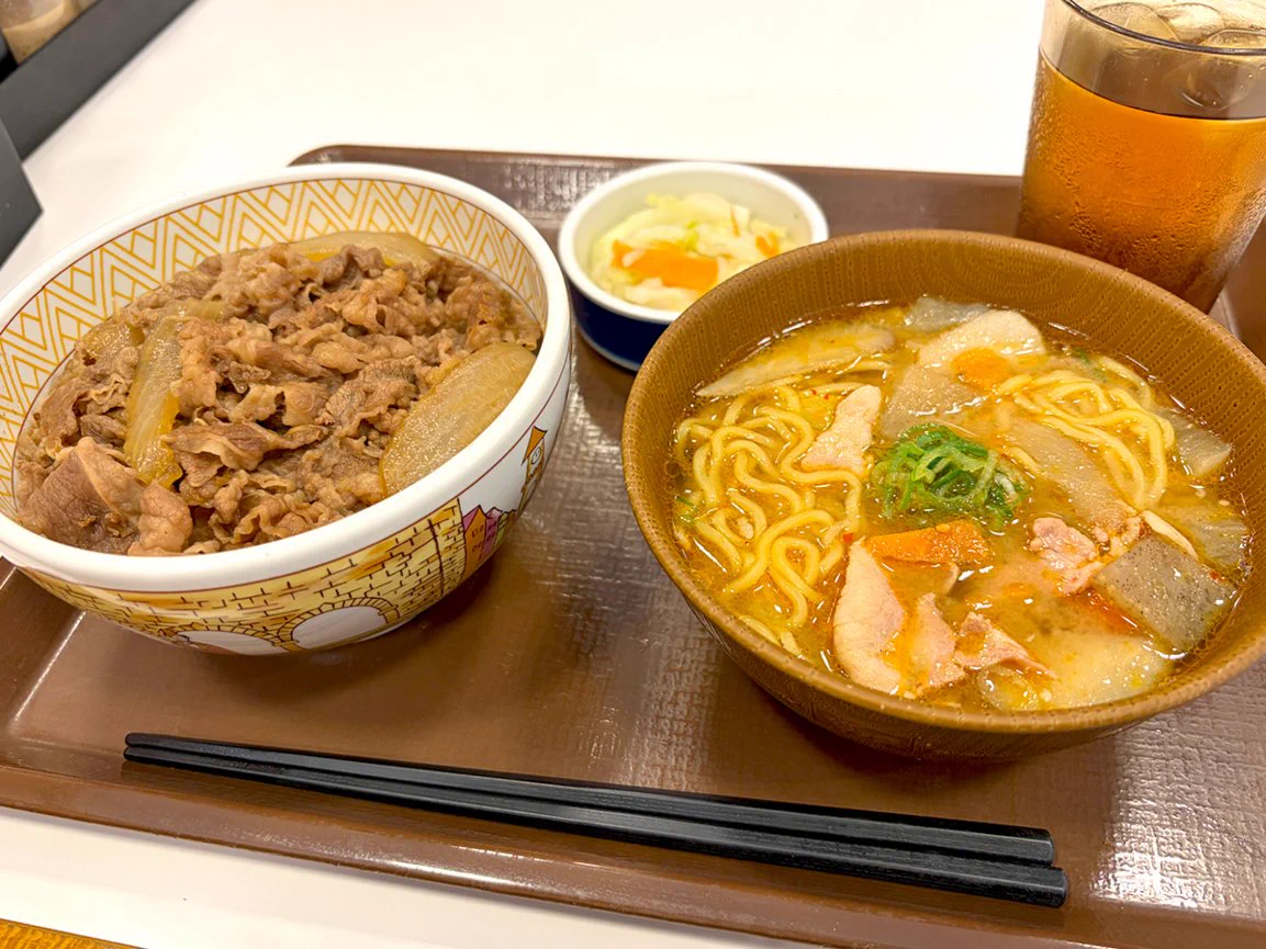 すき家 金の丼 木箱付き すき家【公式】 (@sukiya_jp) / X