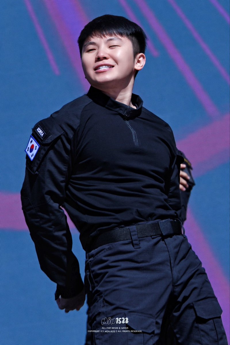 snhnshau's tweet photo. just k!ll me rn cause WTF IS THIS LEE JIHOON 🫠🫠🫠🫠 https://t.co/pGejyAFBIO